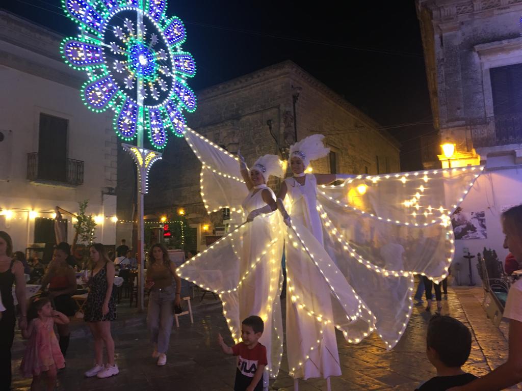 Light Signals,  Farfalle Luminose sui Trampoli, Animazione Matrimoni Light Signals,  Farfalle Luminose sui Trampoli, artiste di strada Lecce Light Signals,  Farfalle Luminose sui Trampoli, Matrimonio Light Signals,  Farfalle Luminose sui Trampoli, Nozze Light Signals,  Farfalle Luminose sui Trampoli, Animazione Matrimoni Salento , Animazione Matrimoni Lecce, Matrimonio Salento, artiste di strada Lecce Salento , artiste di strada Lecce Lecce, Matrimonio Lecce