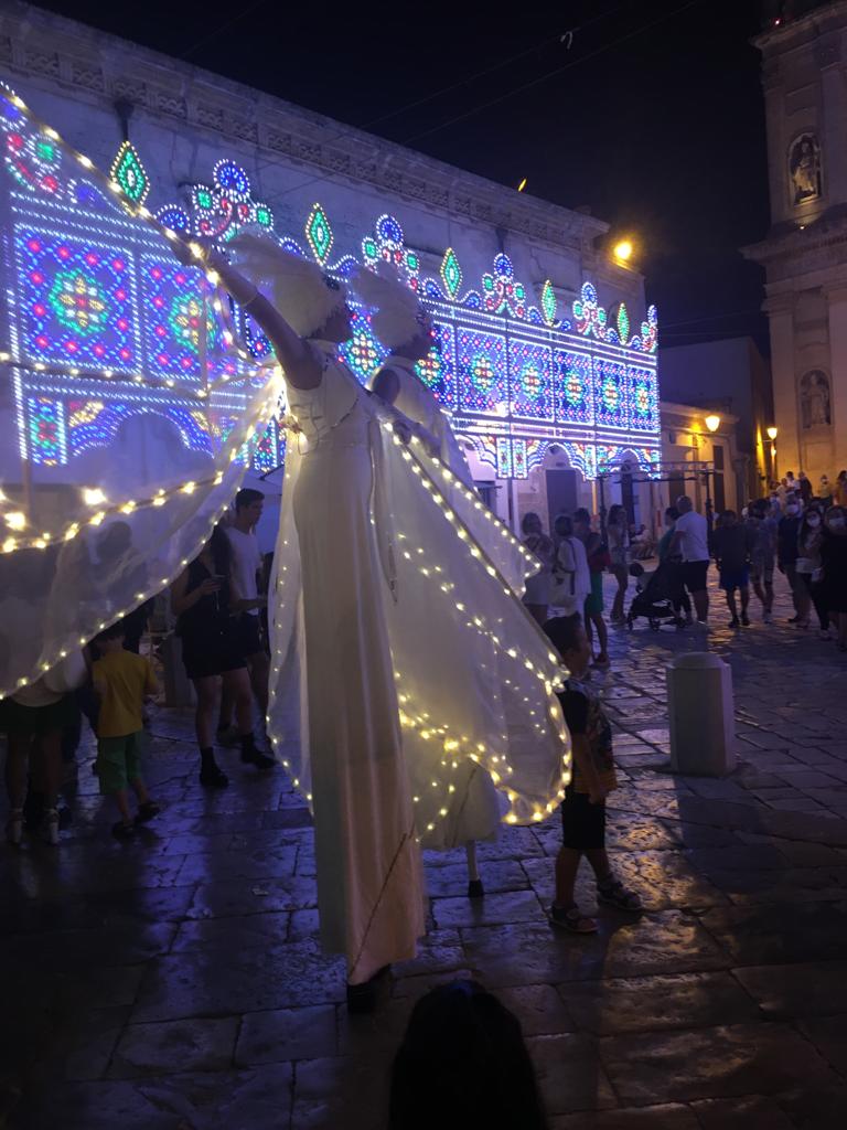 Light Signals,  Farfalle Luminose sui Trampoli, Animazione Matrimoni Light Signals,  Farfalle Luminose sui Trampoli, artiste di strada Lecce Light Signals,  Farfalle Luminose sui Trampoli, Matrimonio Light Signals,  Farfalle Luminose sui Trampoli, Nozze Light Signals,  Farfalle Luminose sui Trampoli, Animazione Matrimoni Salento , Animazione Matrimoni Lecce, Matrimonio Salento, artiste di strada Lecce Salento , artiste di strada Lecce Lecce, Matrimonio Lecce