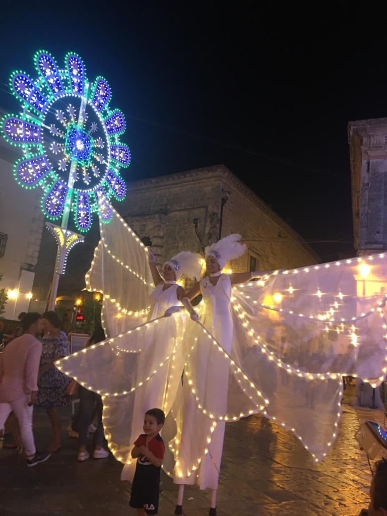 Light Signals,  Farfalle Luminose sui Trampoli, Animazione Matrimoni Light Signals,  Farfalle Luminose sui Trampoli, artiste di strada Lecce Light Signals,  Farfalle Luminose sui Trampoli, Matrimonio Light Signals,  Farfalle Luminose sui Trampoli, Nozze Light Signals,  Farfalle Luminose sui Trampoli, Animazione Matrimoni Salento , Animazione Matrimoni Lecce, Matrimonio Salento, artiste di strada Lecce Salento , artiste di strada Lecce Lecce, Matrimonio Lecce