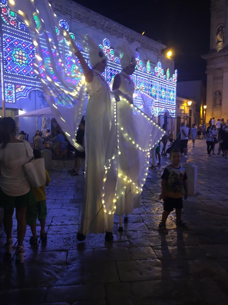 Light Signals,  Farfalle Luminose sui Trampoli, Animazione Matrimoni Light Signals,  Farfalle Luminose sui Trampoli, artiste di strada Lecce Light Signals,  Farfalle Luminose sui Trampoli, Matrimonio Light Signals,  Farfalle Luminose sui Trampoli, Nozze Light Signals,  Farfalle Luminose sui Trampoli, Animazione Matrimoni Salento , Animazione Matrimoni Lecce, Matrimonio Salento, artiste di strada Lecce Salento , artiste di strada Lecce Lecce, Matrimonio Lecce