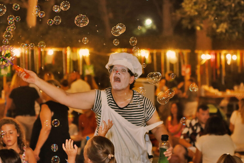Spettacolo di Clown in Piazza e Sculture di Palloncini