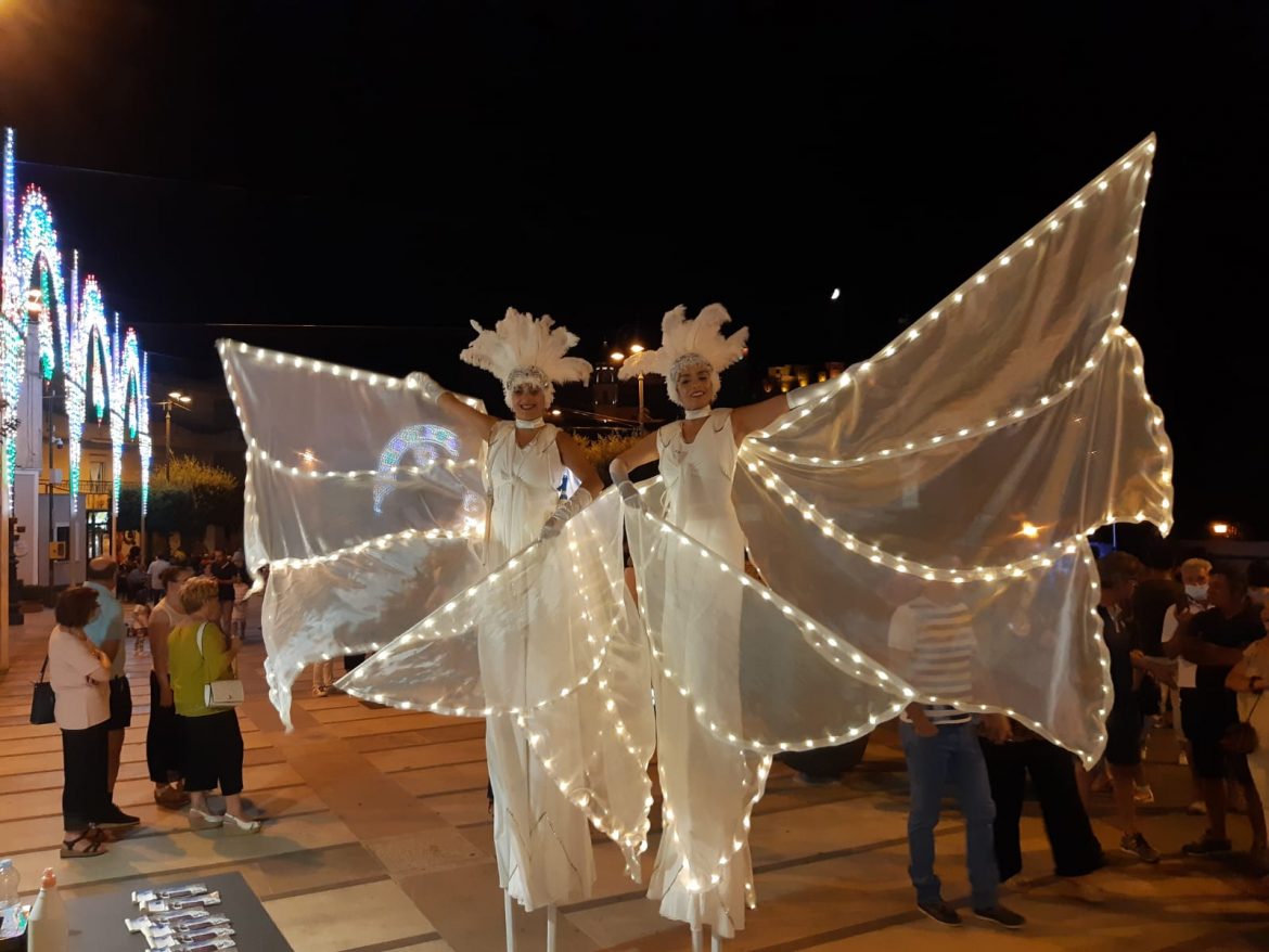 Spettacolo farfalle luminose Trampoliere Puglia