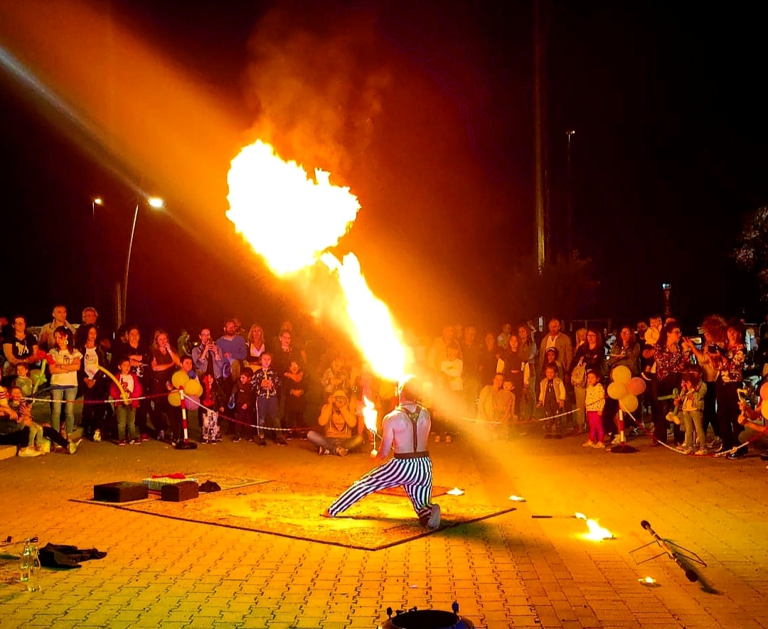 Spettacolo di fuoco – artisti di strada