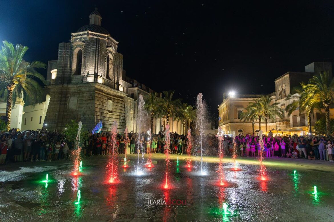 Una fontana artistica Campi Salentina: in piazza giochi d’acqua e luci colorate