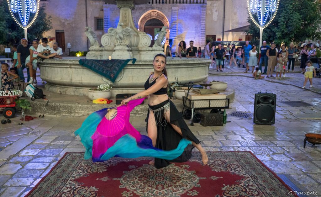 madame-ekate-danza-rientale-danza-del-fuoco-artistidistrada-puglia-open-circus-puglia-japigia-wedding (1)