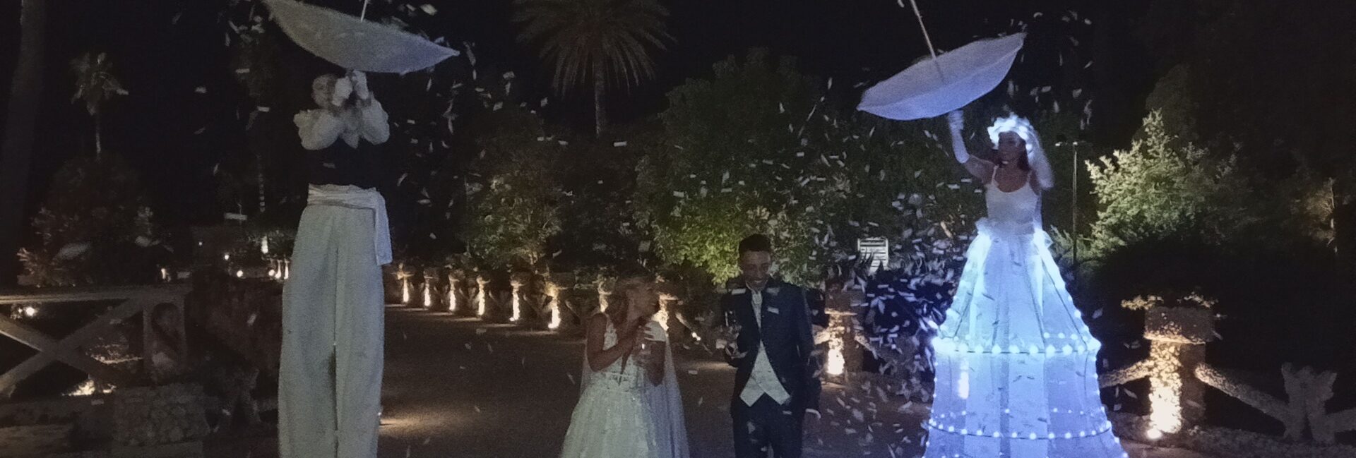 Spettacolo trampolieri luminosi in abito sposi, matrimonio Lecce