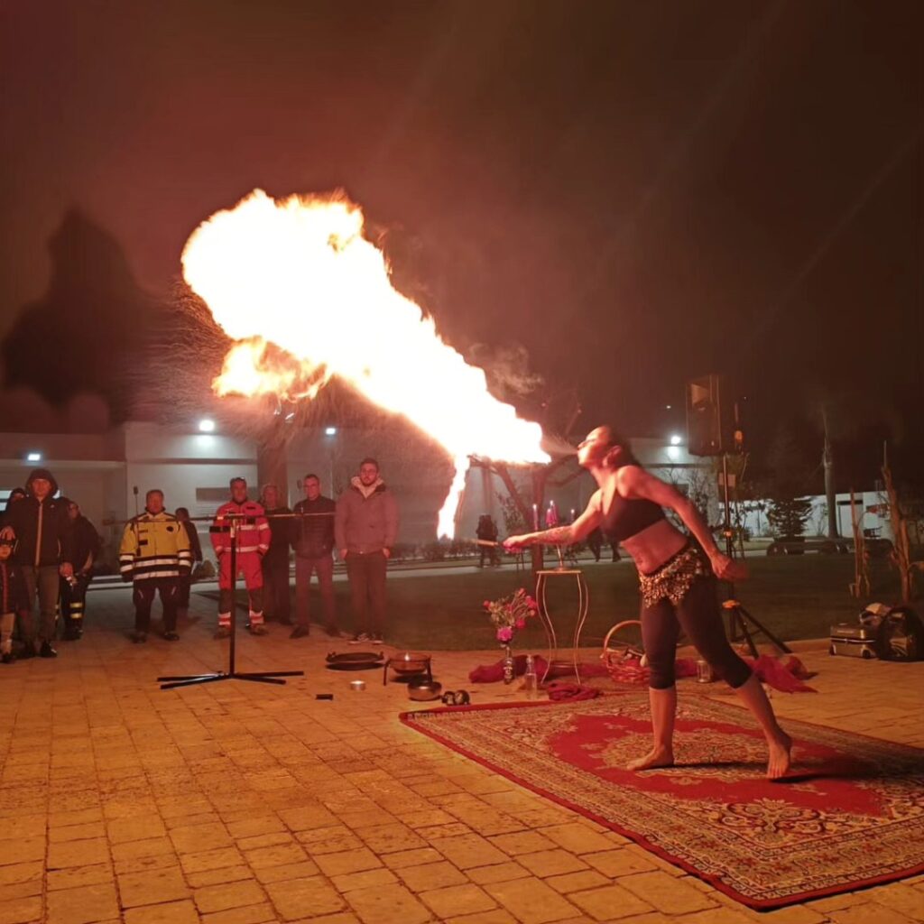 In Puglia Spettacolo fuoco, sputafuoco, mangiafuoco, danza del fuoco, giocoleria fuoco.