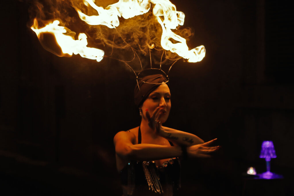 madame-ekate-corona-di-fuoco