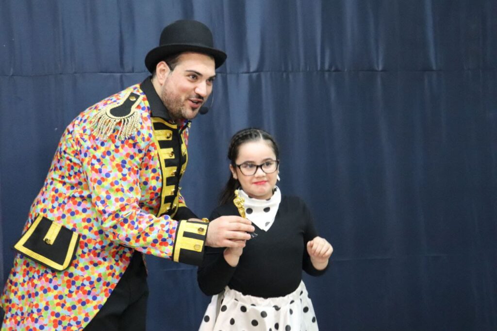 mago-milo-spettacolo-comico-artistidistrada-puglia-open-circus-puglia-japigia-wedding (24)