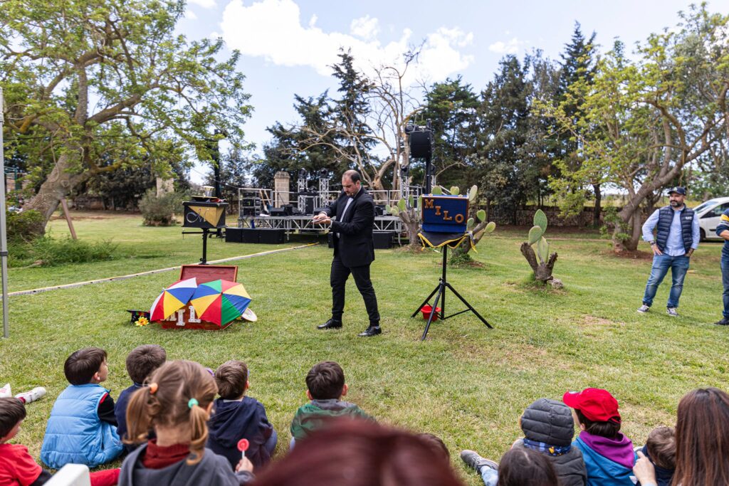 Spettacolo di Magia Comica con Mago Milo