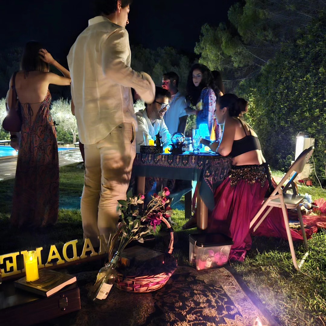 madame-ekate-cartomante-artistidistrada-puglia-open-circus-puglia-japigia-wedding (1)