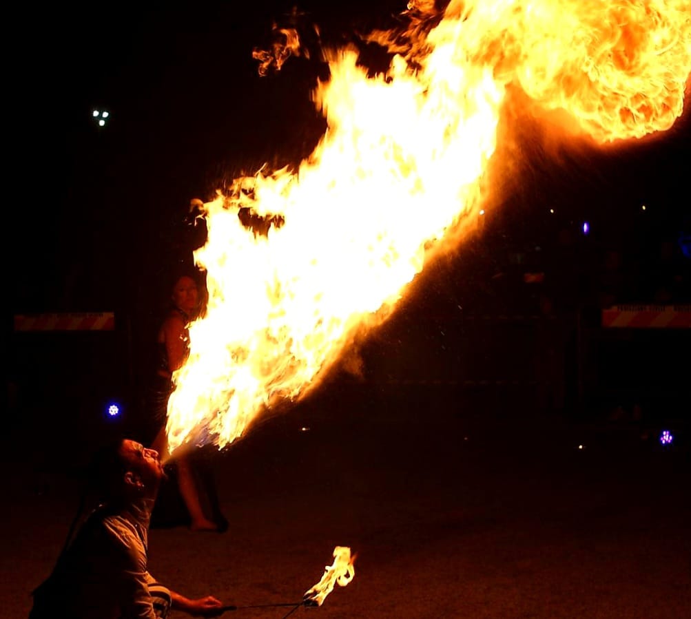 sputafuoco-mangiacuoco-maori-spettacolo-artisti-di-strada-puglia (2)