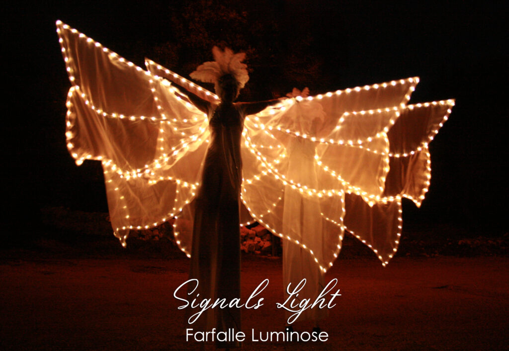 Farfalle Luminose sui Trampoli, Animazione Matrimoni Light Signals - Farfalle Luminose sui Trampoli, Fornitori Light Signals - Farfalle Luminose sui Trampoli, Matrimonio Light Signals - Farfalle Luminose sui Trampoli, Nozze Light Signals - Farfalle Luminose sui Trampoli, Animazione Matrimoni Puglia, Animazione Matrimoni Lecce, Matrimonio Puglia, Fornitori Puglia, Fornitori Lecce, Matrimonio Lecce