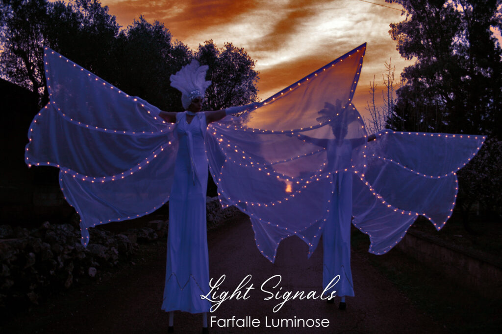 Farfalle Luminose sui Trampoli, Animazione Matrimoni Light Signals - Farfalle Luminose sui Trampoli, Fornitori Light Signals - Farfalle Luminose sui Trampoli, Matrimonio Light Signals - Farfalle Luminose sui Trampoli, Nozze Light Signals - Farfalle Luminose sui Trampoli, Animazione Matrimoni Puglia, Animazione Matrimoni Lecce, Matrimonio Puglia, Fornitori Puglia, Fornitori Lecce, Matrimonio Lecce