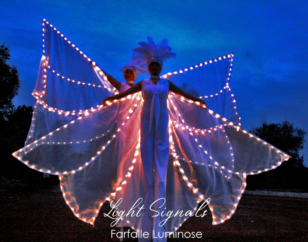 Farfalle Luminose sui Trampoli, Animazione Matrimoni Light Signals - Farfalle Luminose sui Trampoli, Fornitori Light Signals - Farfalle Luminose sui Trampoli, Matrimonio Light Signals - Farfalle Luminose sui Trampoli, Nozze Light Signals - Farfalle Luminose sui Trampoli, Animazione Matrimoni Puglia, Animazione Matrimoni Lecce, Matrimonio Puglia, Fornitori Puglia, Fornitori Lecce, Matrimonio Lecce