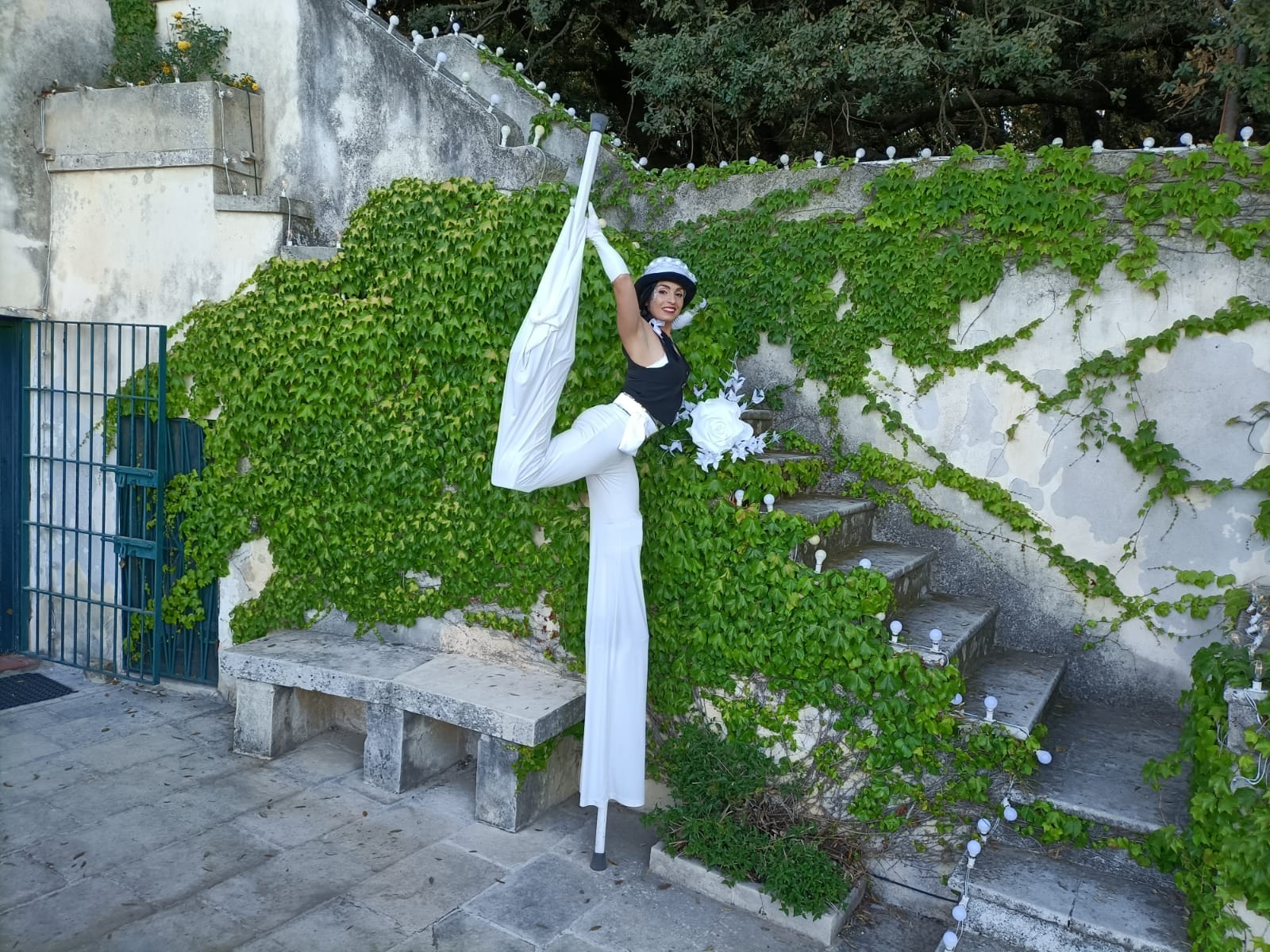 Trampolieri-matrimonio-artistidistrada-puglia-lecce-brindisi-taranto-madame-sasa-andra-accoglienza-taglio-torta-2