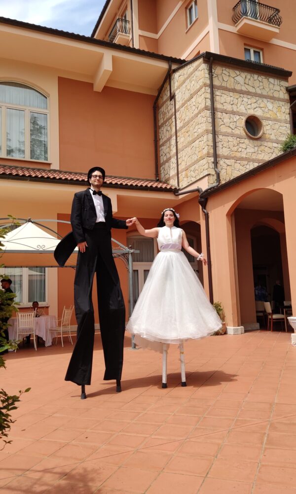 accoglienza-matrimonio-trampolieri-sposi-strampolati-artistidistrada-puglia-open-circus-puglia-japigia-wedding (25)