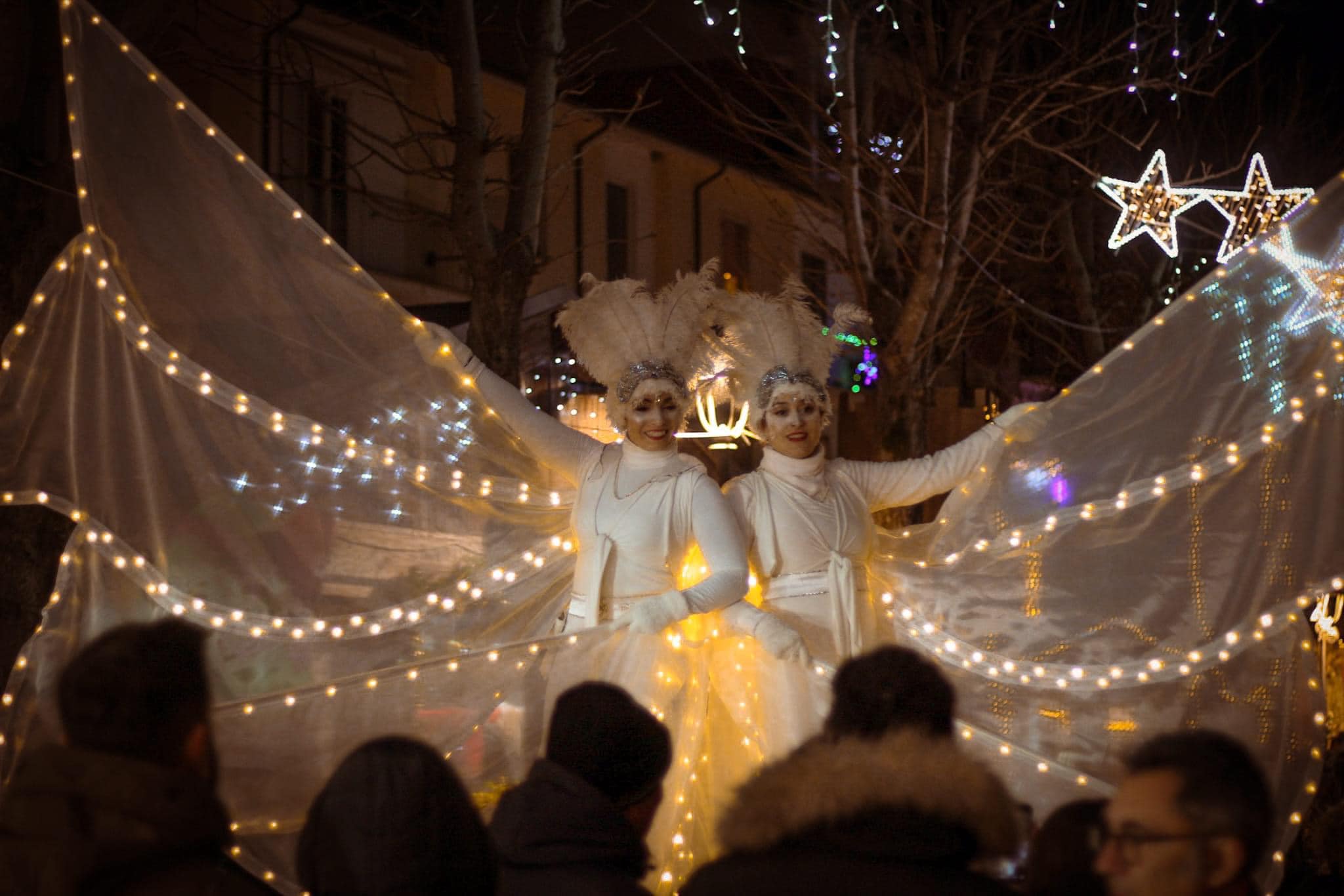 spettacolo-farfalle-luminose-puglia-artisti-di-strada-circensi-4
