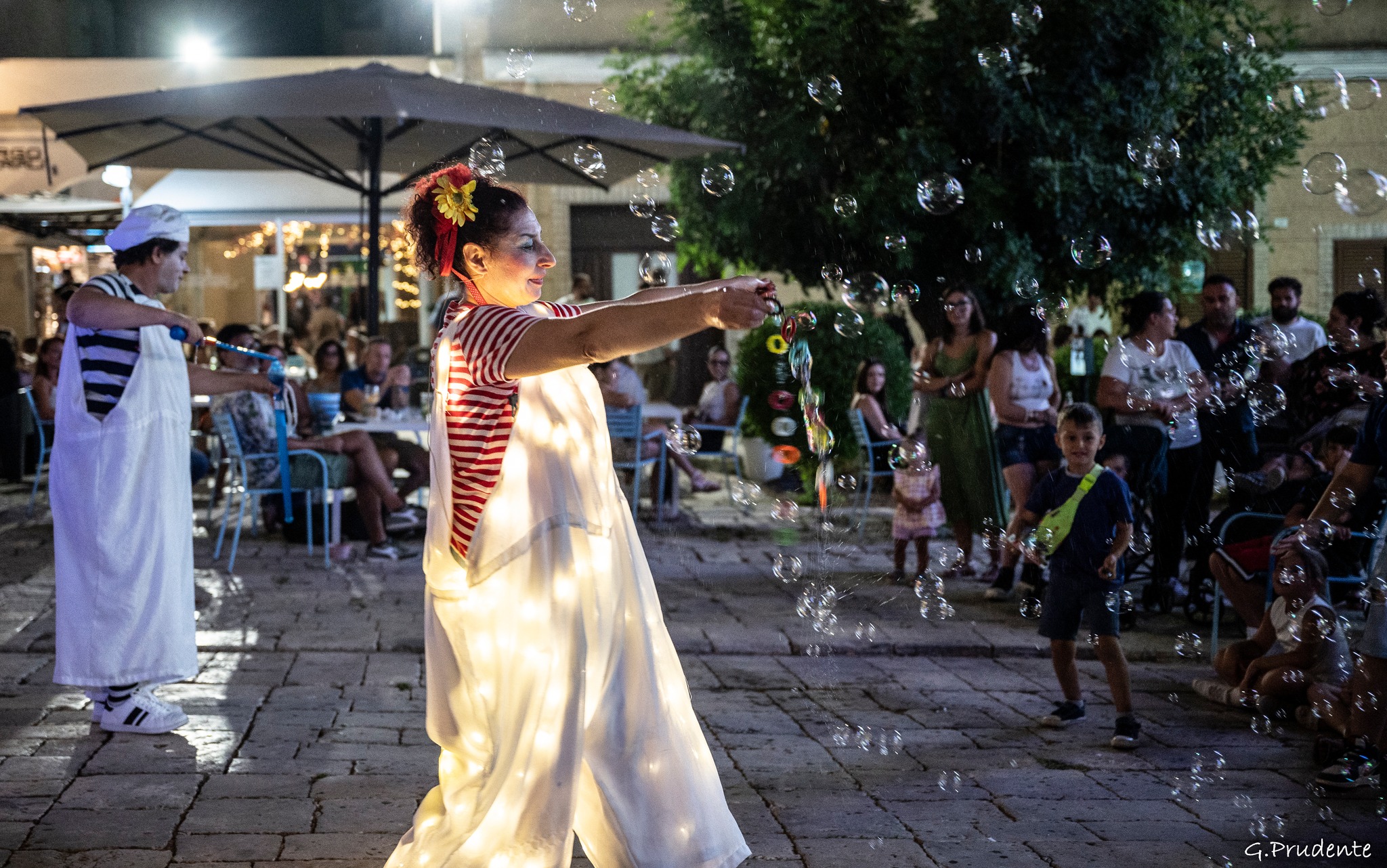 un-cuore-grande-cosi-lella-bretella-papillon-le-burlon-artistidistrada-puglia-open-circus-puglia-japigiawedding (7)