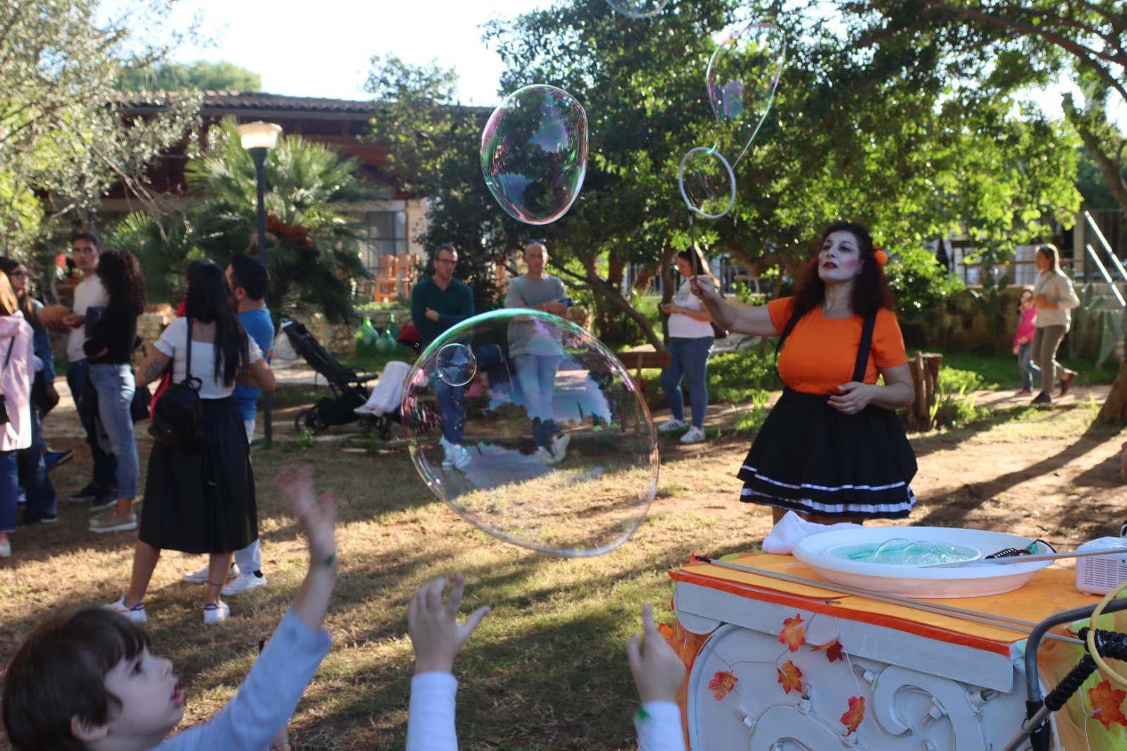 lella bretella bolle di sapone-hallowen-artisti-si-strada-puglia-open-circus-puglia-japigia-wedding (5)