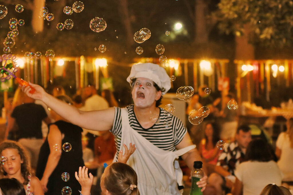 Spettacolo di Clown in Piazza e Sculture di Palloncini