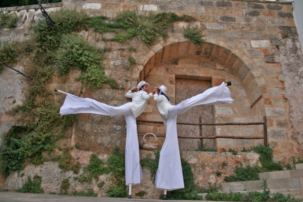trampoliere-poesia-filosofia-light-signals-artistidistrada-puglia-open-circus-puglia-japigia-wedding (31)