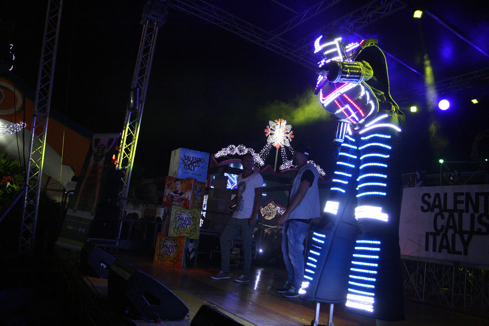 gap-circus-gambalunga-project-birraesound-leverano-2014-facepainting-bodyart-stiltwalker-trampolieri-festa-manifestazione-sputafuoco (84)