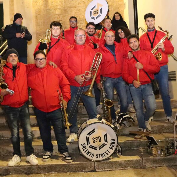 salento-street-band-artisti-di-strada-puglia-open-circus-puglia-japigia-weddinng (3) salento-street-band-artisti-di-strada-puglia-open-circus-puglia-japigia-weddinng (3)