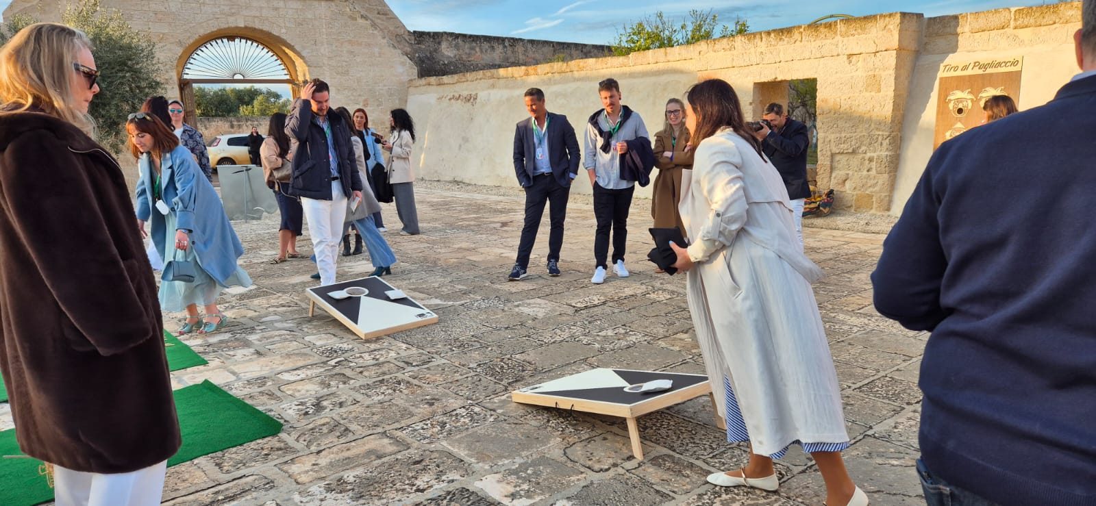 giochi in legno-lella-bretella-artistidistrada-puglia-salento-open-circus-puglia-japigia-wedding (41)