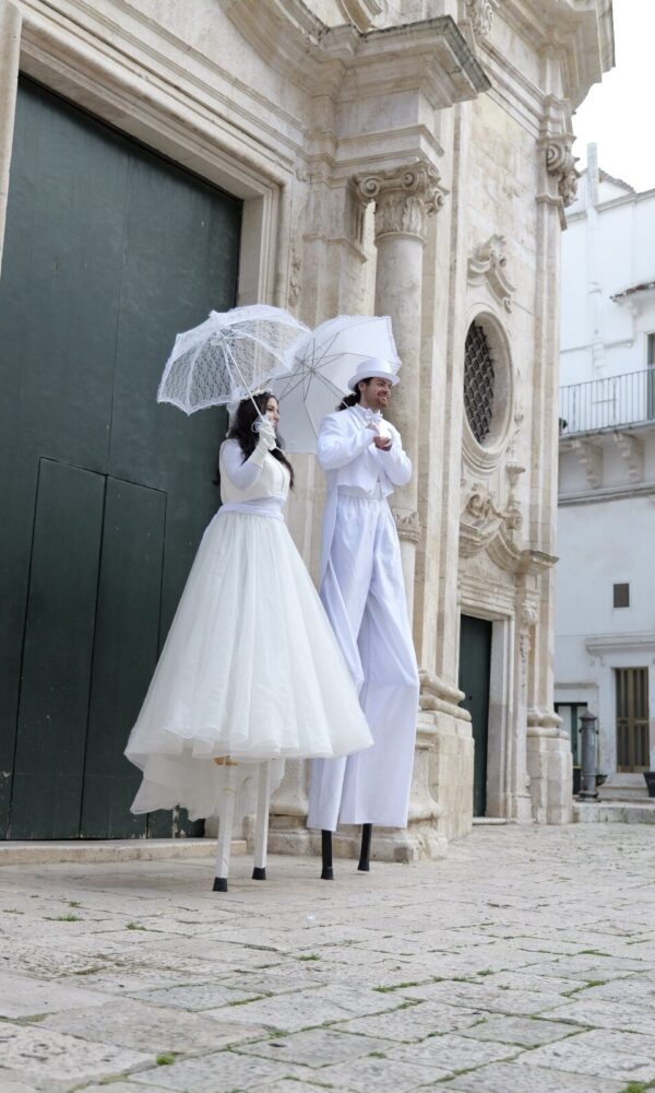 strampolati-evento-matrimonio-spettacoli-trampolieri-artistidistrada-puglia-open-circus-puglia-japigia-wedding (6)