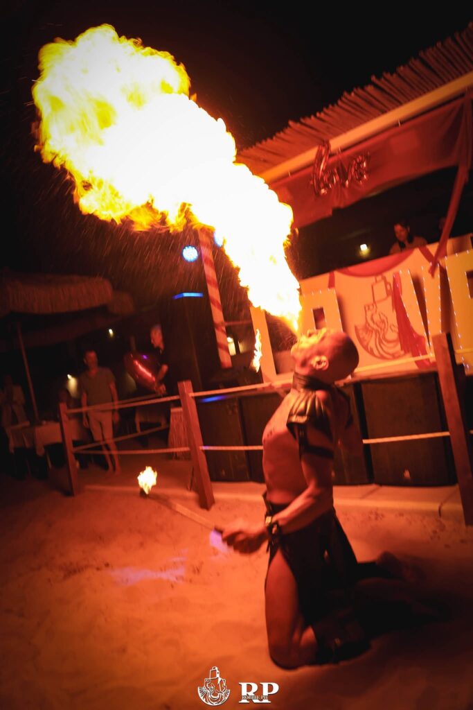 ramos-fire-show-sputafuoco-artistidistrada-puglia-open-circus-puglia-japigia-wedding (31)
