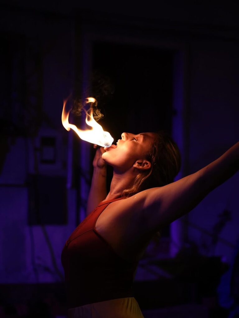 kumari-arial-fire-performance-artistidistrada-puglia-open-circus-puglia-japigia-wedding (6)