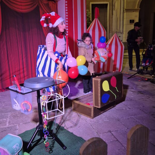 lella-bretella-spettacoli-palloncini-artistidistrada-puglia-open-circus-puglia-lecce-brindisi-taranto (143) lella-bretella-spettacoli-palloncini-artistidistrada-puglia-open-circus-puglia-lecce-brindisi-taranto (143)