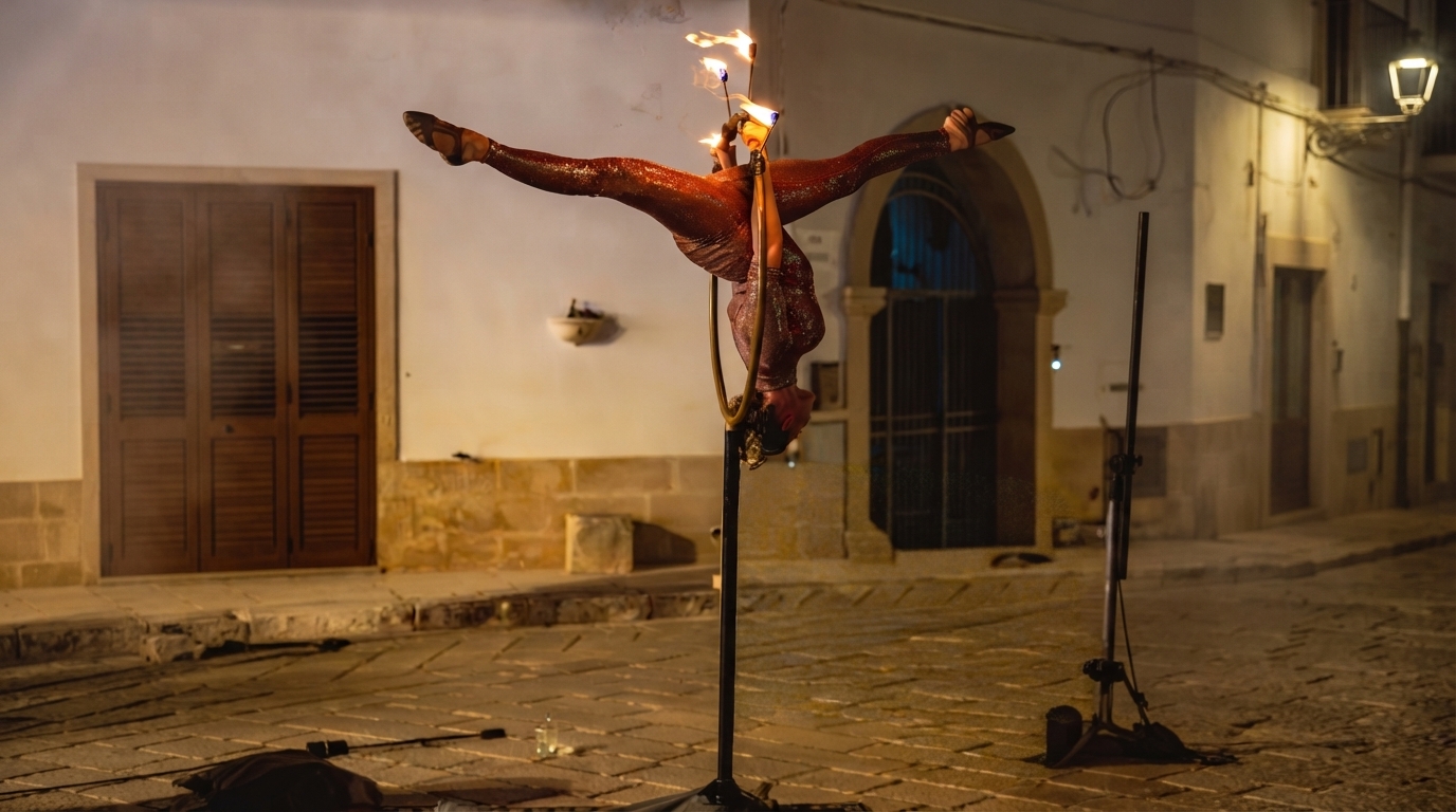 kumari-acrobatica-aerea-danza-del-fuoco-artistidistrada-puglia (3)